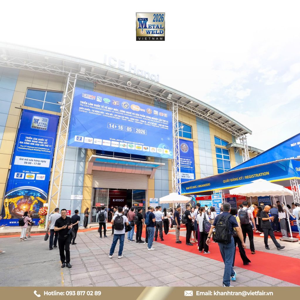 Khách tham quan tìm hiểu công nghệ tại ngày thứ 2 của triển lãm METAL & WELD EXPO 2026.
